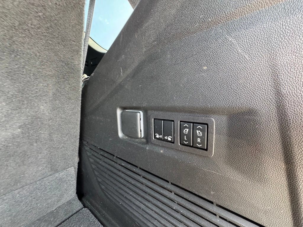 Used 2023 Chevrolet Tahoe Premier w/ Advanced Technology Package AWD/4WD image 43