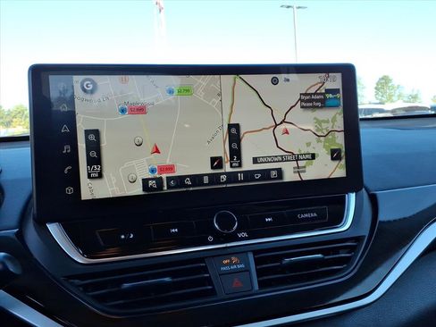 Used 2023 Nissan Altima 2.5 SR w/ SR Premium Package image 8