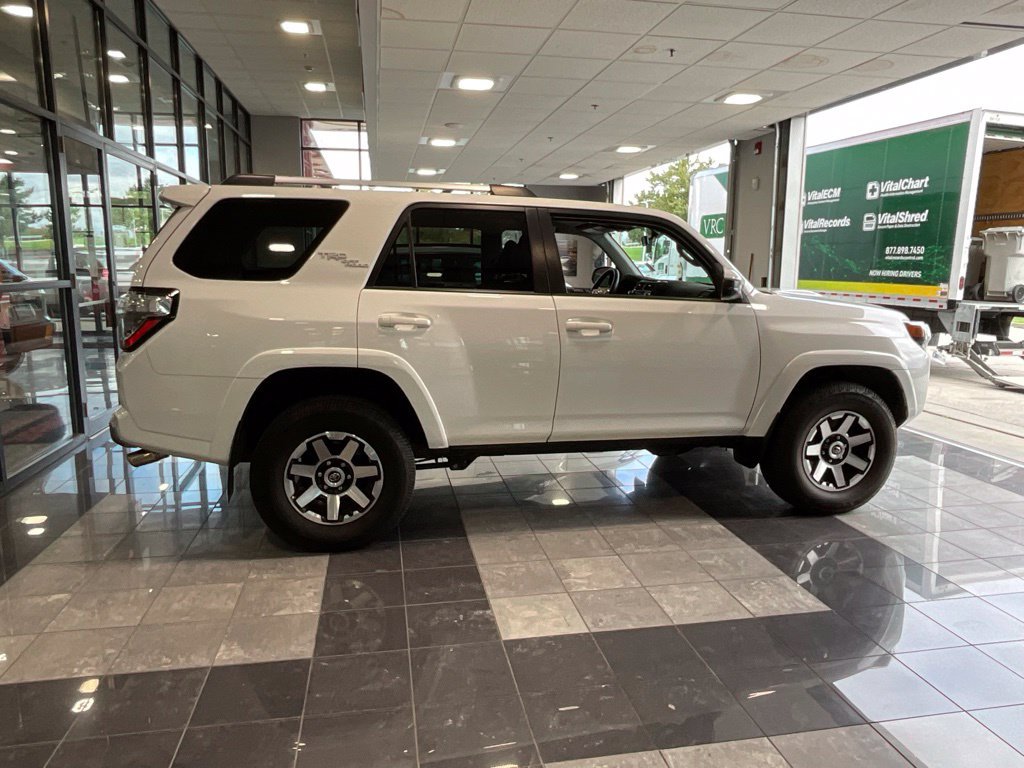 Used 2017 Toyota 4Runner TRD Off-Road w/ Convenience Package AWD/4WD image 5