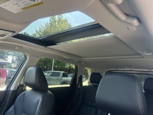 Certified 2025 Nissan Rogue Platinum FWD image 14