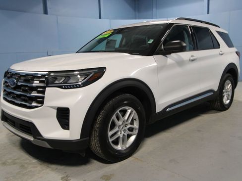 Used 2025 Ford Explorer Active image 32