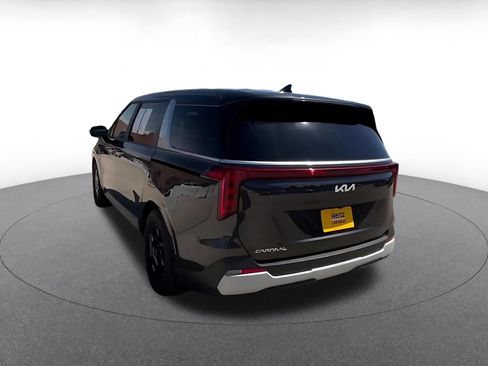Used 2026 Kia Carnival FWD image 11