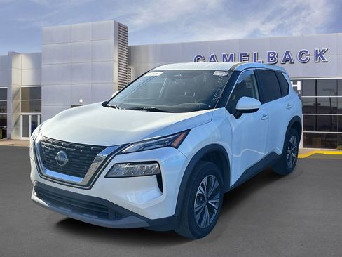 Used 2023 Nissan Rogue SV image 2