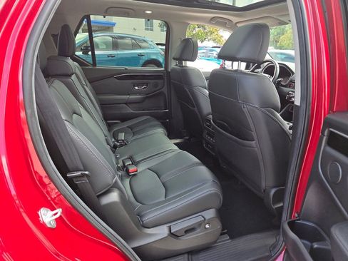 Used 2025 Honda Pilot Touring image 17