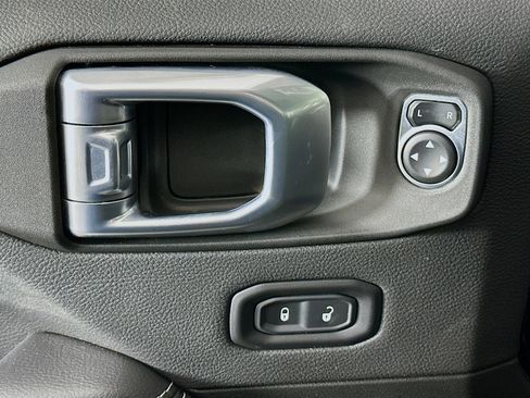 Used 2021 Jeep Wrangler Sahara image 15