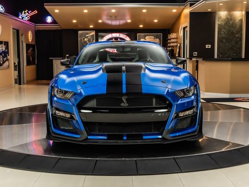 Used 2020 Ford Mustang Shelby GT500 w/ Carbon Fiber Track Pack RWD image 7