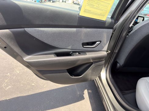 Used 2024 Hyundai Elantra Limited FWD image 17