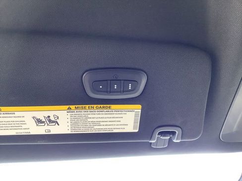 Used 2025 Chrysler Pacifica Select image 22