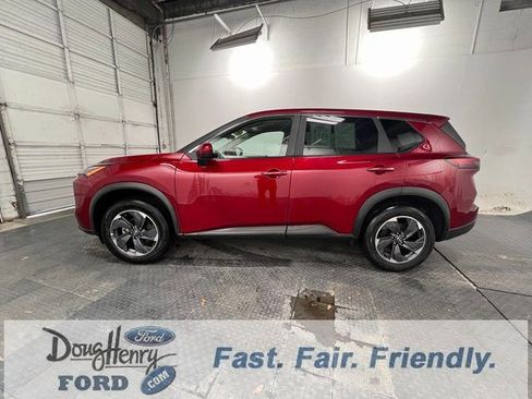 Used 2025 Nissan Rogue SV image 4