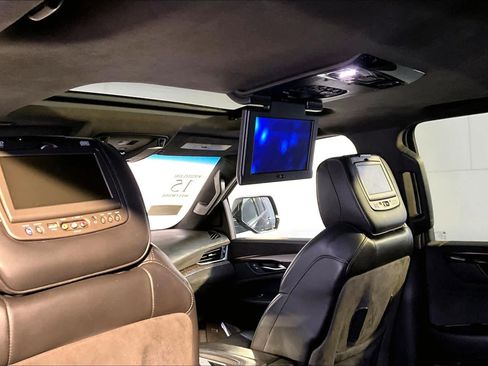 Used 2015 Cadillac Escalade Platinum AWD/4WD image 36