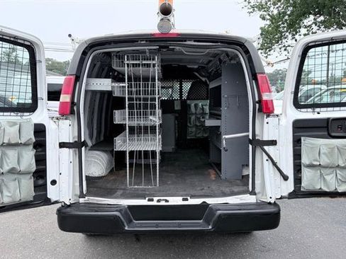 Used 2011 Chevrolet Express 2500 RWD image 26