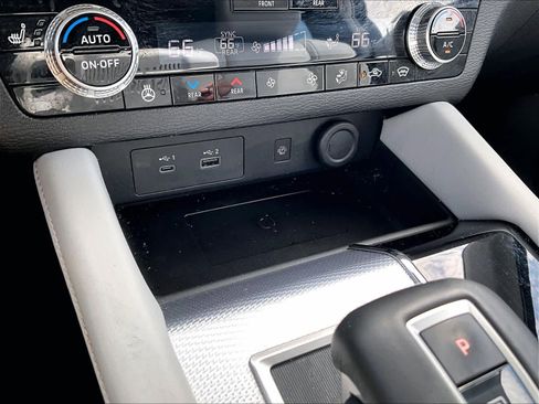 Used 2023 Mitsubishi Outlander SEL image 27