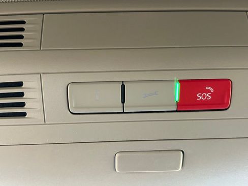 Certified 2023 Volkswagen Taos SE FWD image 33