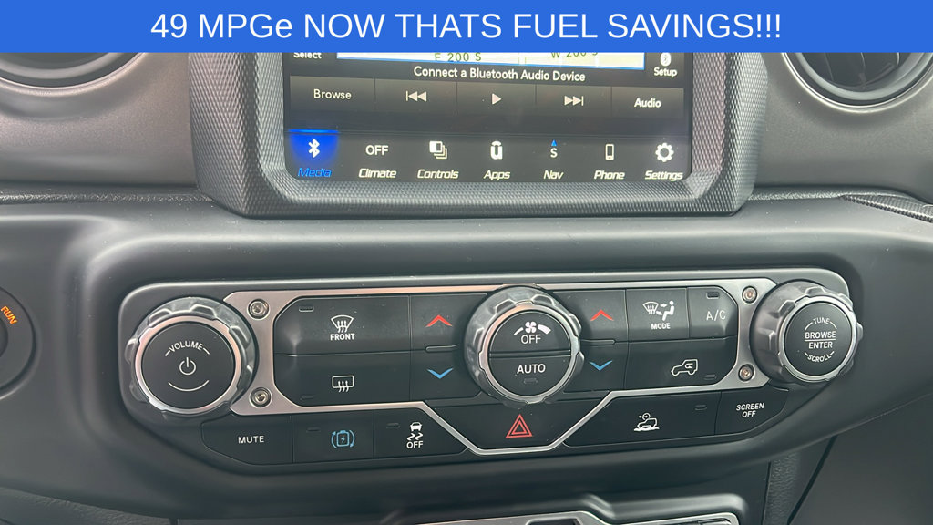 Used 2023 Jeep Wrangler Unlimited w/ Sun & Screen Package AWD/4WD image 16