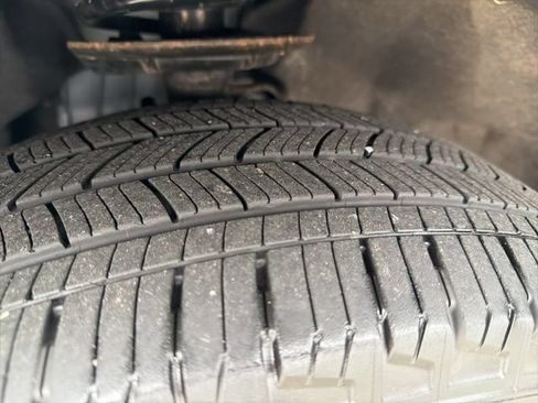 Used 2022 Ford Explorer Limited w/ Equipment Group 301A AWD/4WD image 27