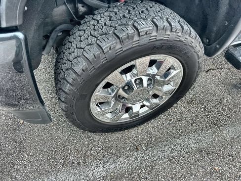 Used 2019 GMC Sierra 2500 Denali w/ Duramax Plus Package AWD/4WD image 2