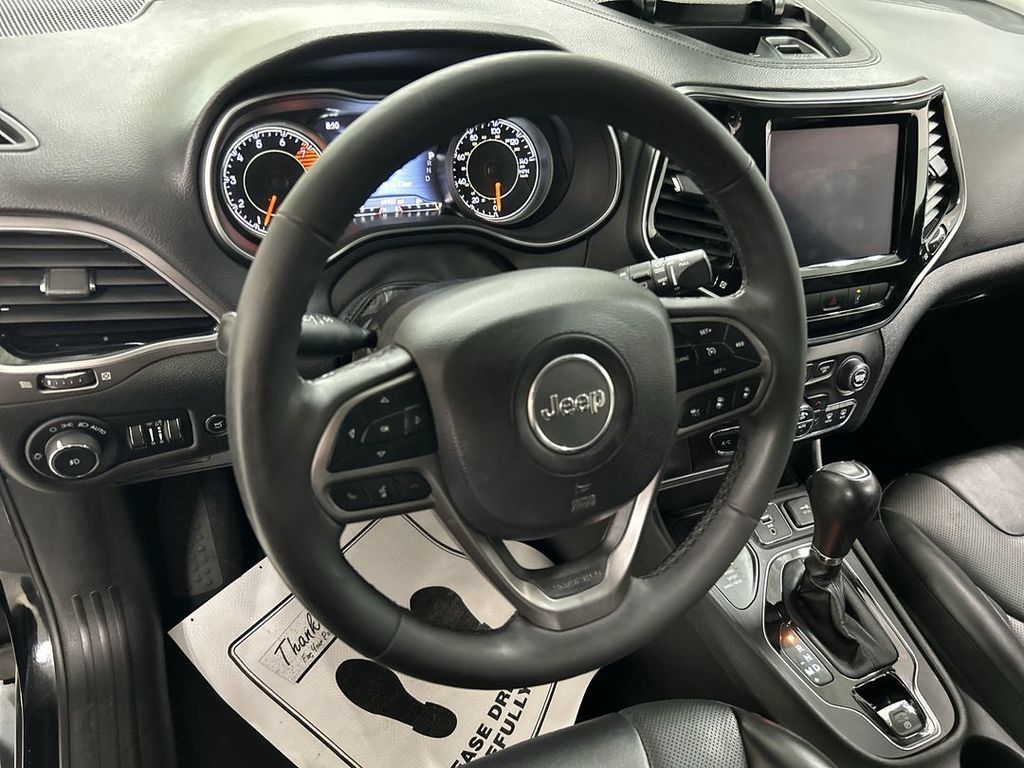 Certified 2022 Jeep Cherokee Limited w/ Elite Package AWD/4WD image 4