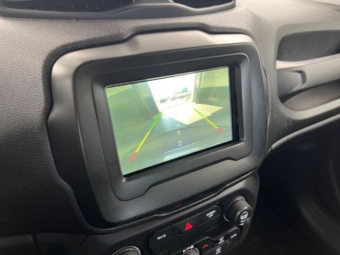 Used 2019 Jeep Renegade Altitude w/ Quick Order Package 2XM FWD image 3