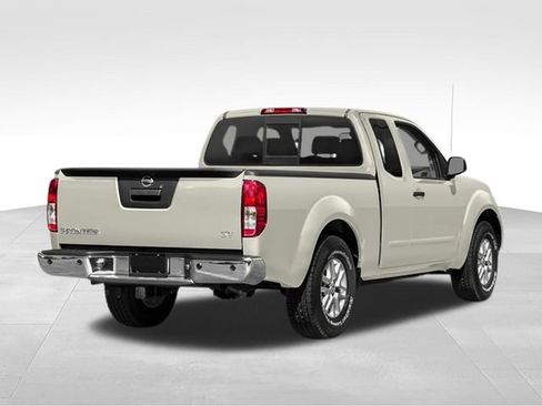 Used 2018 Nissan Frontier SV RWD image 2
