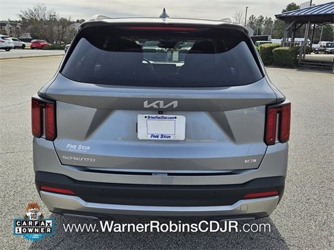 Used 2025 Kia Sorento EX image 11