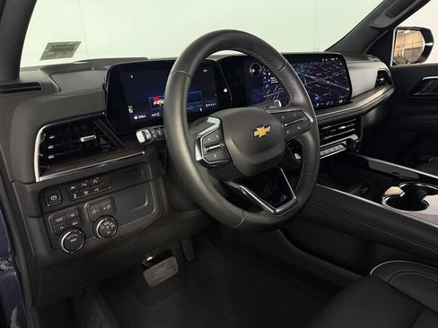 Used 2026 Chevrolet Suburban Premier AWD/4WD image 23
