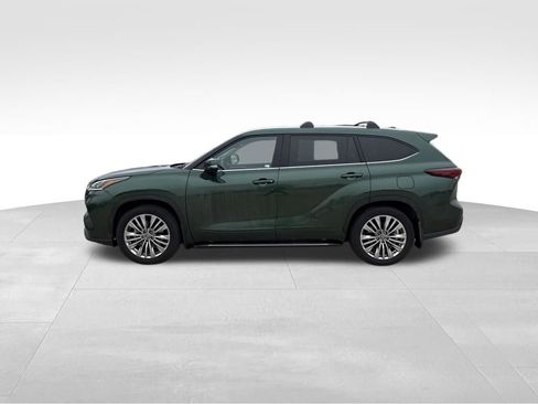 Used 2025 Toyota Highlander Platinum image 10