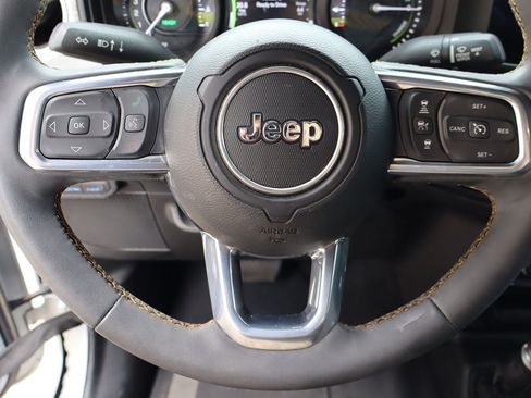 Used 2024 Jeep Wrangler Unlimited Sahara AWD/4WD image 10