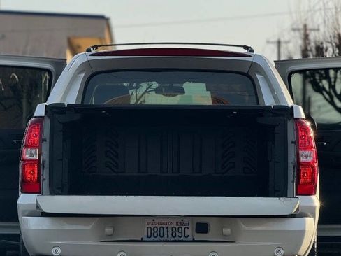Used 2013 Chevrolet Avalanche LTZ image 12