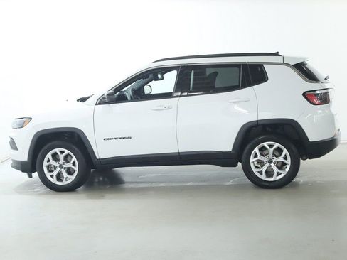 Used 2025 Jeep Compass Latitude image 38