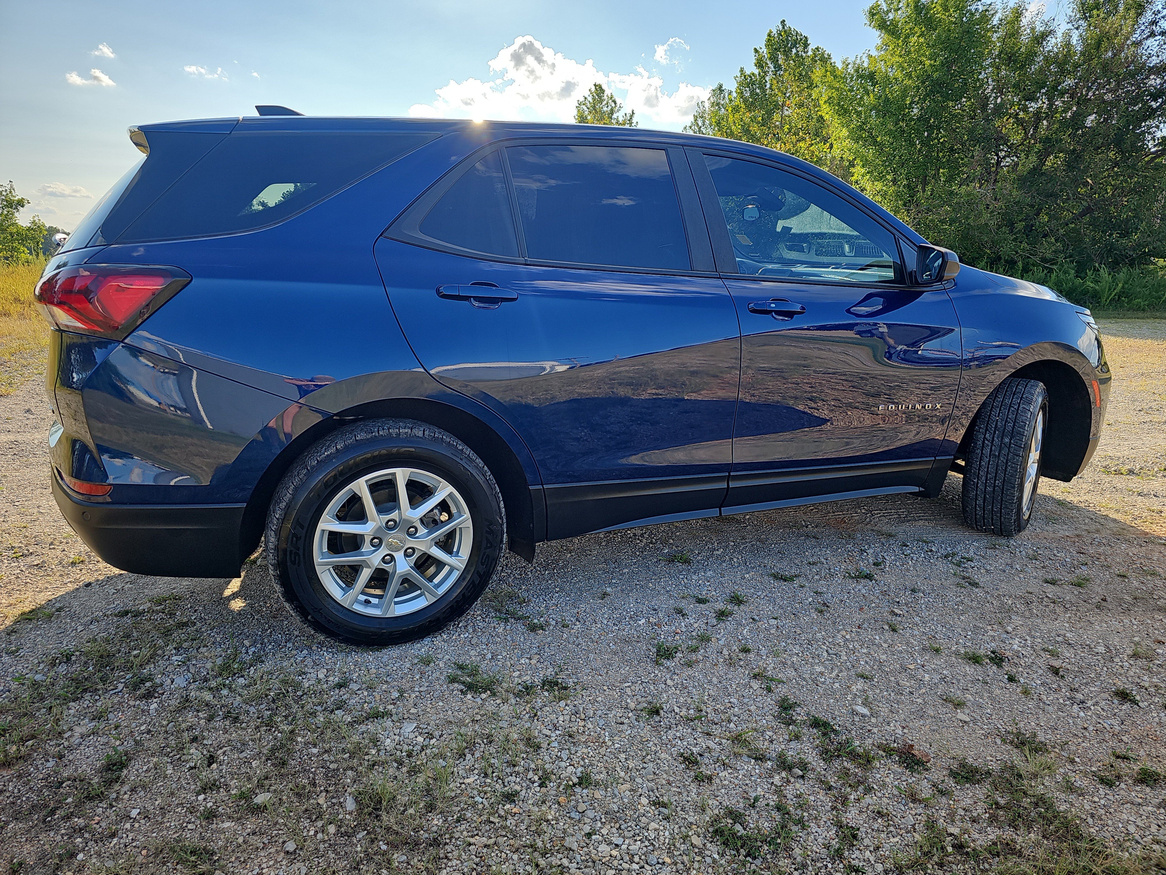Used 2023 Chevrolet Equinox LS w/ LS Convenience Package AWD/4WD image 3