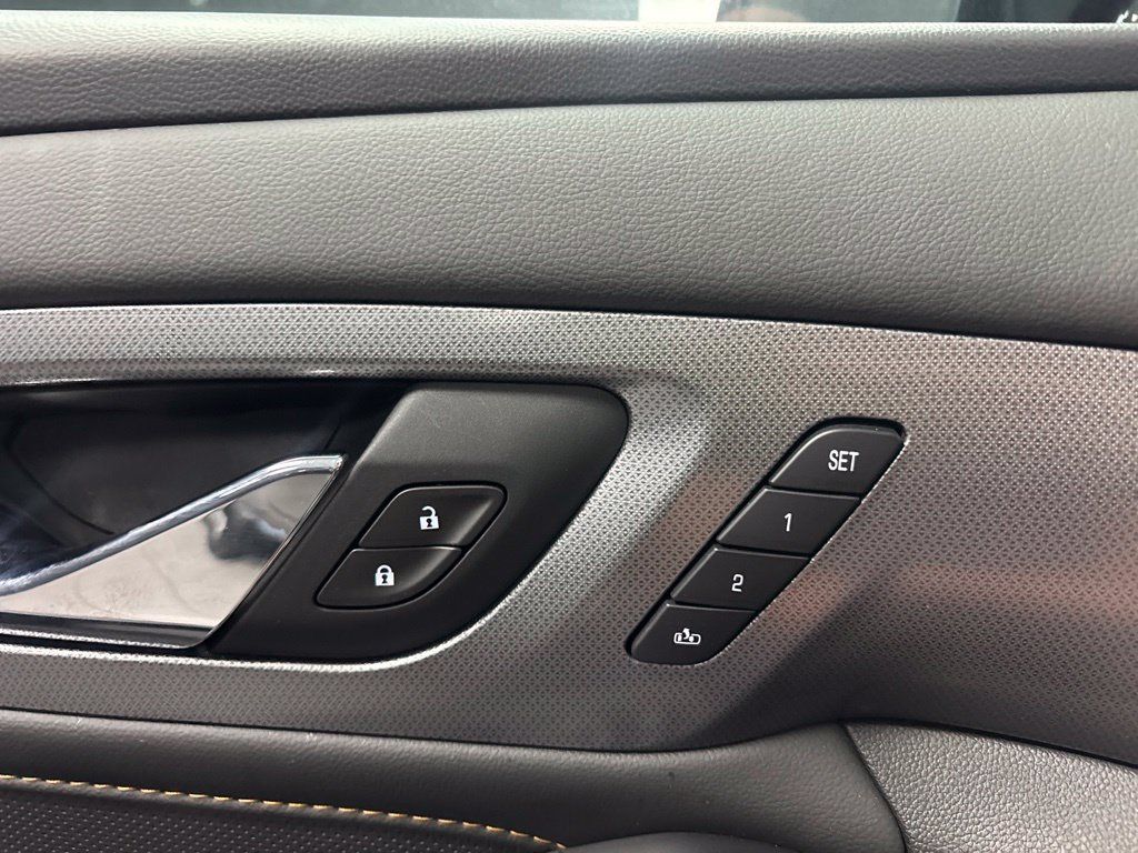 Used 2021 Chevrolet Traverse Premier AWD/4WD image 33