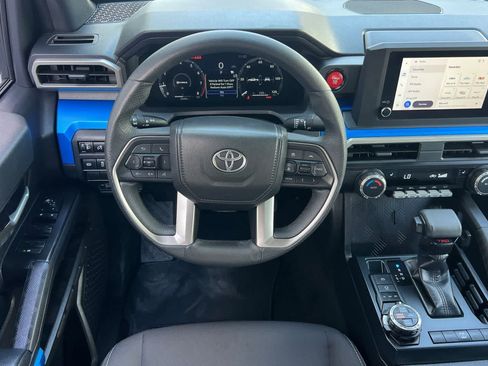 Used 2025 Toyota Tacoma TRD Off-Road AWD/4WD image 15
