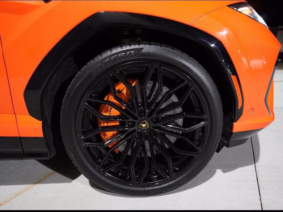Used 2025 Lamborghini Urus SE AWD/4WD image 10