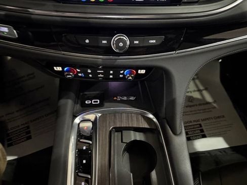 Used 2024 Buick Enclave Avenir w/ Avenir Technology Package AWD/4WD image 20