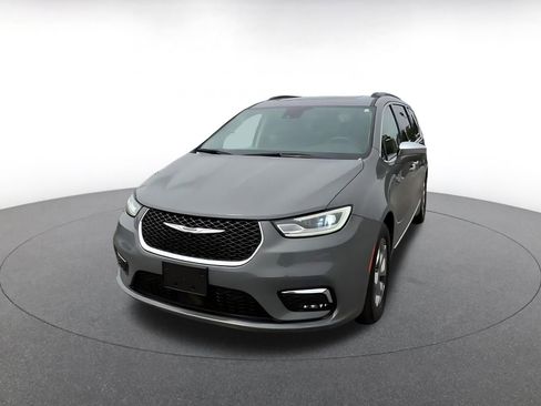 Used 2022 Chrysler Pacifica Limited FWD image 7