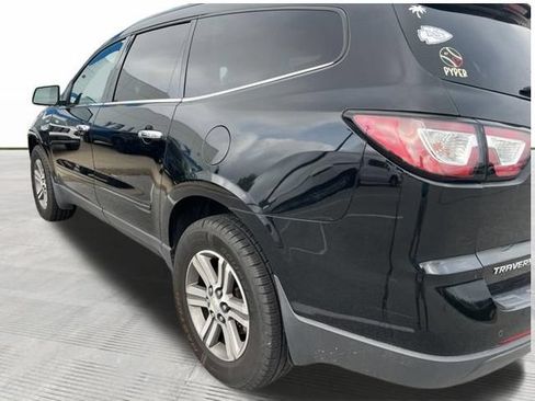 Used 2017 Chevrolet Traverse LT FWD image 3