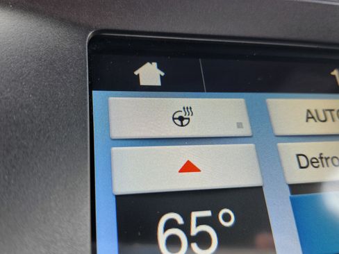 Used 2019 Ford Explorer XLT w/ Equipment Group 202A image 9