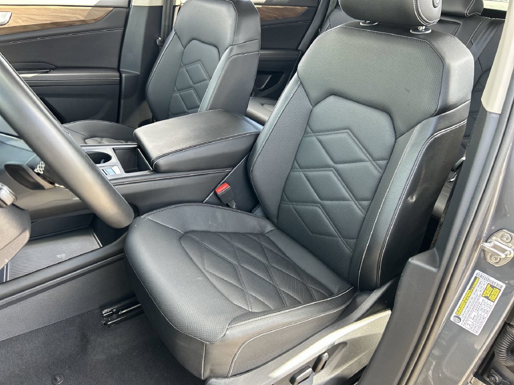 Used 2025 Volkswagen Atlas SE FWD image 18