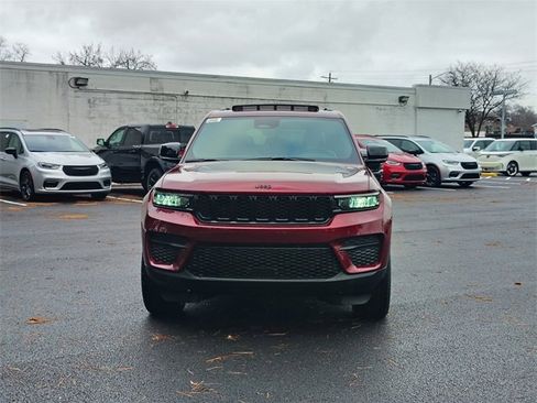 New 2025 Jeep Grand Cherokee Altitude w/ Trailer Tow Package image 35