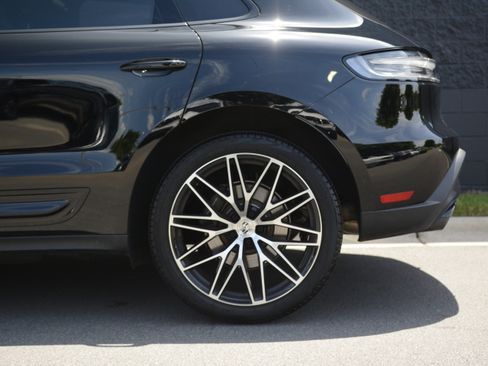 Certified 2026 Porsche Macan AWD/4WD image 38