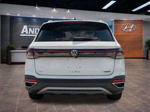Used 2025 Volkswagen Taos SE AWD/4WD image 12