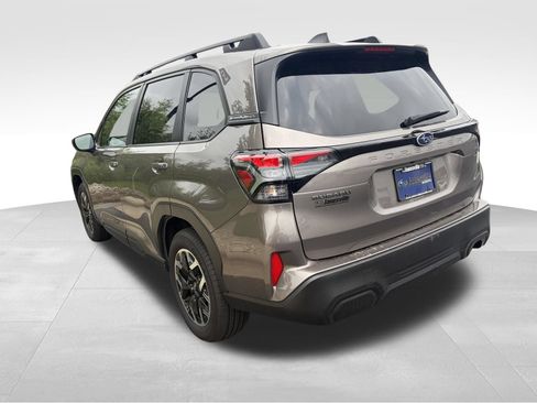 Used 2025 Subaru Forester Premium AWD/4WD image 3