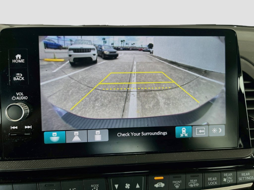 Used 2025 Honda Odyssey Touring image 14