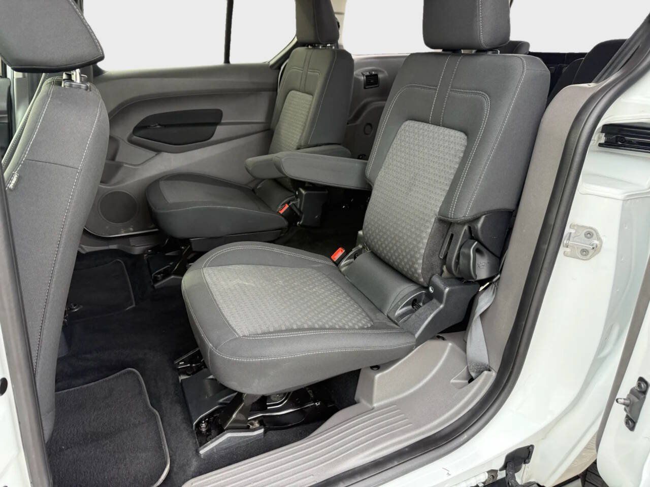 Used 2020 Ford Transit Connect XLT FWD image 9