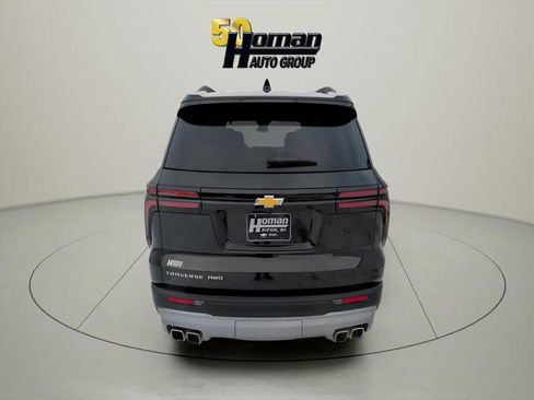 Used 2025 Chevrolet Traverse LT image 4