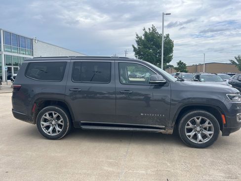 Used 2022 Jeep Wagoneer Series II RWD image 3