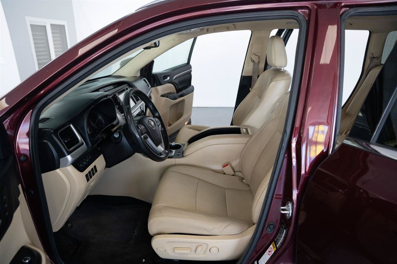 Used 2015 Toyota Highlander Limited Platinum AWD/4WD image 11