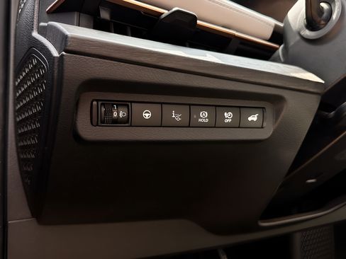 Used 2023 Nissan Ariya AWD image 17