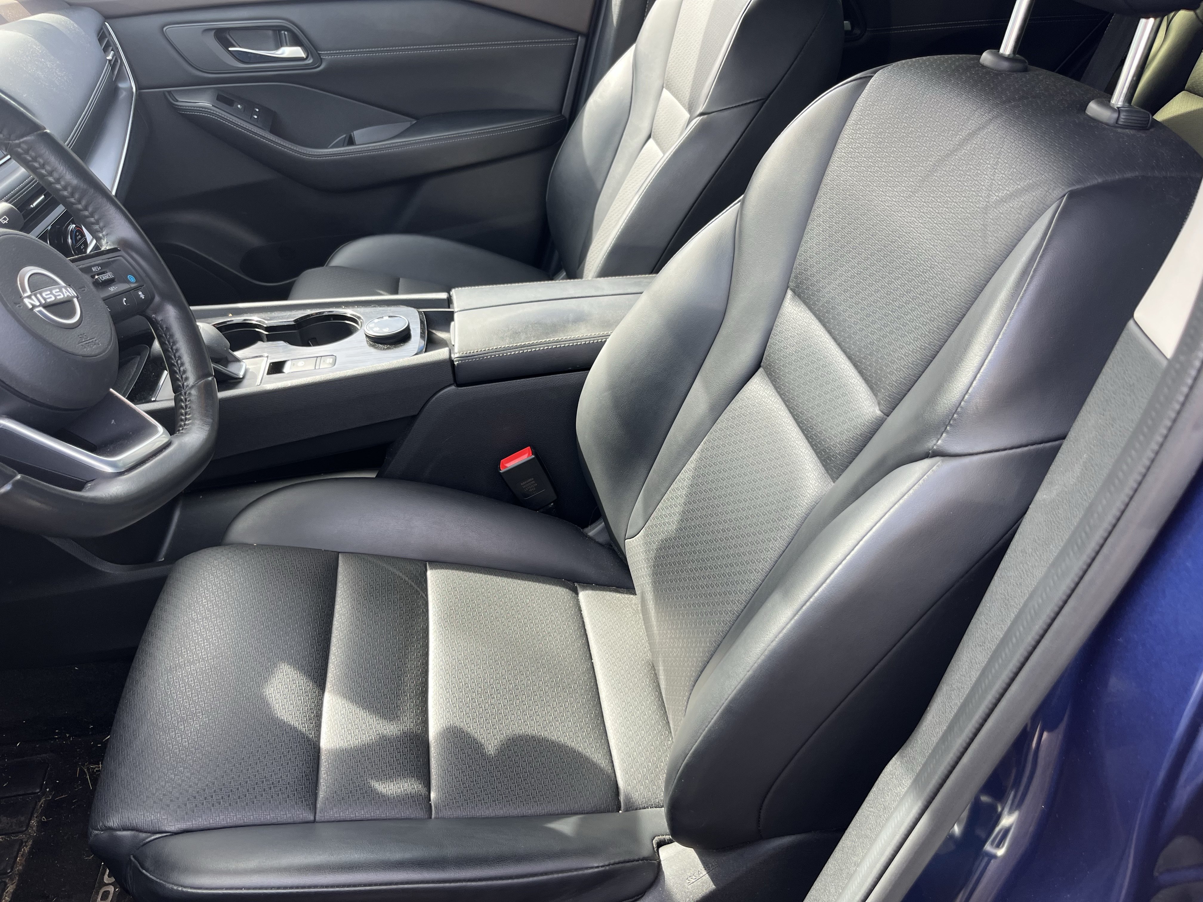 Used 2023 Nissan Rogue SV w/ SV Premium B Package AWD/4WD image 2