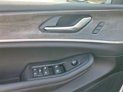 New 2025 Jeep Grand Cherokee Limited image 10